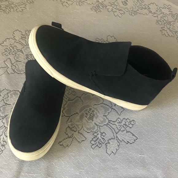SHOES - Women's Dolce Vita blue suede high-top slip on shoes. Size 8 - Picture 9 of 14